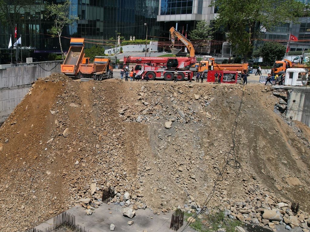 Eski Büyükdere Caddesi Yol Çökme Çalışması